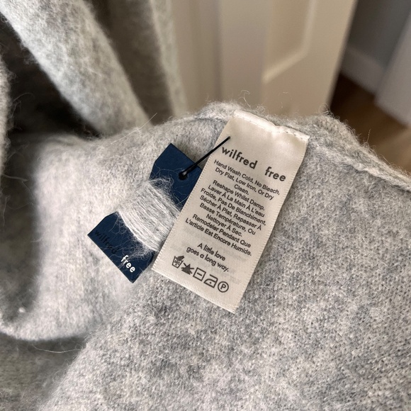 Aritzia Aronson Cardigan Light Grey - Picture 3 of 6